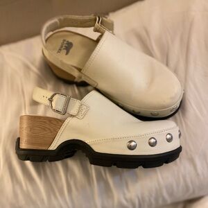 Sorel White Leather Clogs with Silver Studs